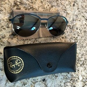 Gray and black Ray-Ban Aviator Sunglasses
